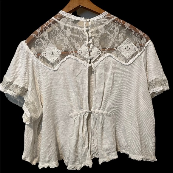 Free People off-white short sleeve crop with lacy bodice and raw hem. - Picture 3 of 7